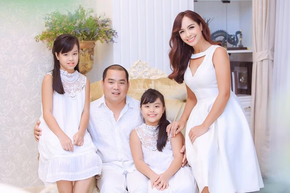 Ngam Thuy Hang - Thuy Hanh nam 15 tuoi cuc giong nhau-Hinh-6