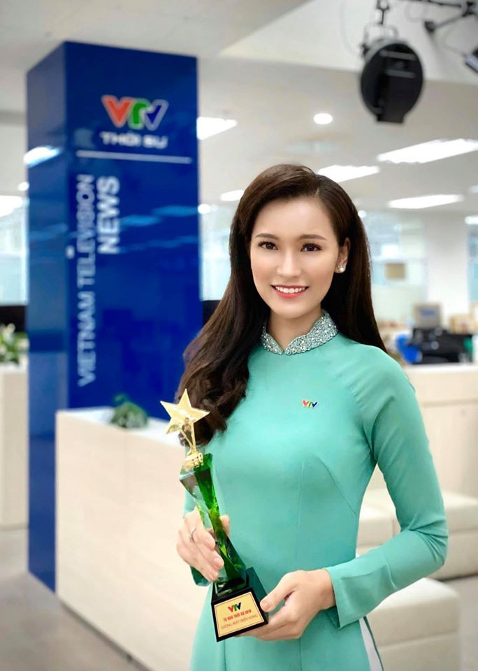 4 nu MC tre trung nhat nhi VTV: Nhan sac khong thua hoa hau-Hinh-4