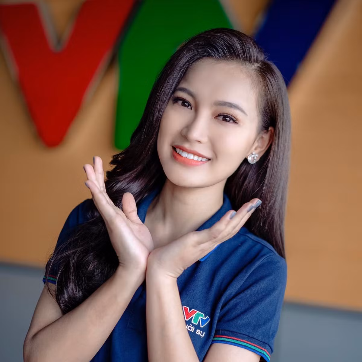 4 nu MC tre trung nhat nhi VTV: Nhan sac khong thua hoa hau-Hinh-5