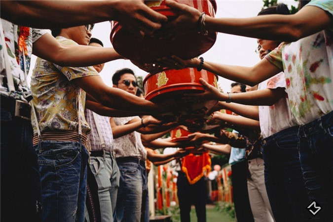 Hội bạn thân "lầy lội" diện đồ cha mẹ bưng tráp trong đám cưới - Hình 8 Hoi ban than