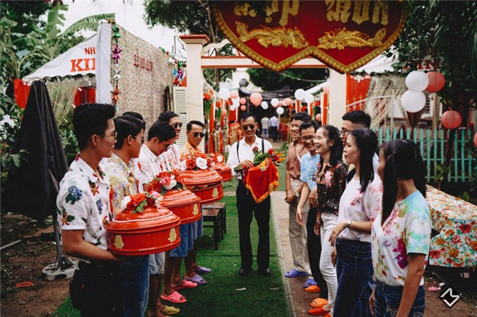 Hội bạn thân "lầy lội" diện đồ cha mẹ bưng tráp trong đám cưới - Hình 9 Hoi ban than