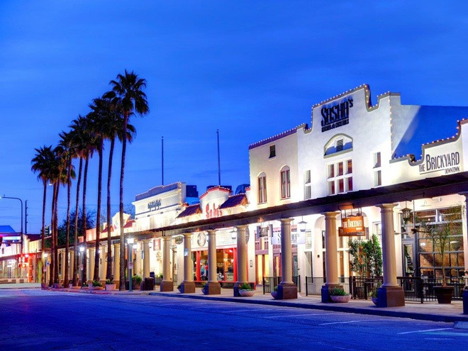 Còn đây là dãy nhà tại Phoenix với giá niêm yết trung bình là 285.000 USD. Diện tích mỗi căn hộ như vậy tại đây vào khoảng 290 m2. Ảnh: Getty Images.