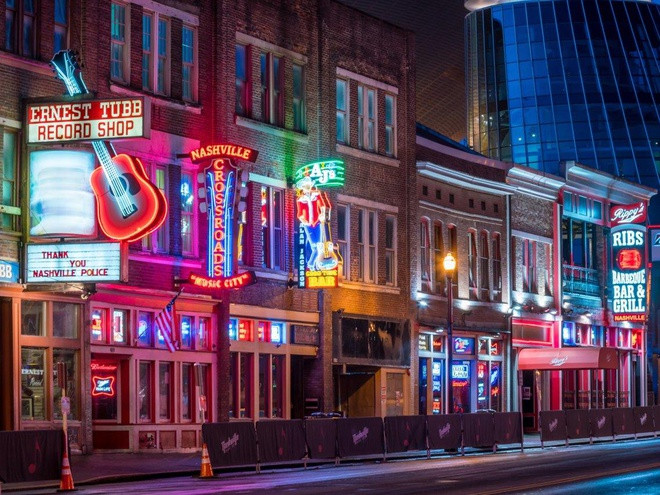 Đây là các căn hộ tại Nashville (Tennessee). Chỉ cần bỏ ra khoảng 325.000 USD, bạn sẽ có cơ hội được sống trong một căn hộ tại đây, thưởng thức sự nhộn nhịp của phố xá. Các căn nhà tại đây có diện tích trung bình khoảng 165 m2. Ảnh: Shutterstock.