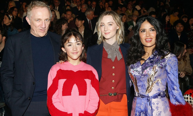 Họ có duy nhất một con gái 13 tuổi, bé Valentina Paloma Pinault. Trả lời phỏng vấn, Hayek ngại kể về chuyện tình với chồng vì sợ bị nói là khoe khoang. Cô chỉ tâm sự: "Tôi sẽ không kể việc chúng tôi gặp nhau ra sao. Nó là câu chuyện tuyệt vời và lãng mạn nhưng tôi muốn giữ cho riêng mình. Tôi không muốn biến nó thành một câu chuyện để khiến bản thân trở nên thú vị".