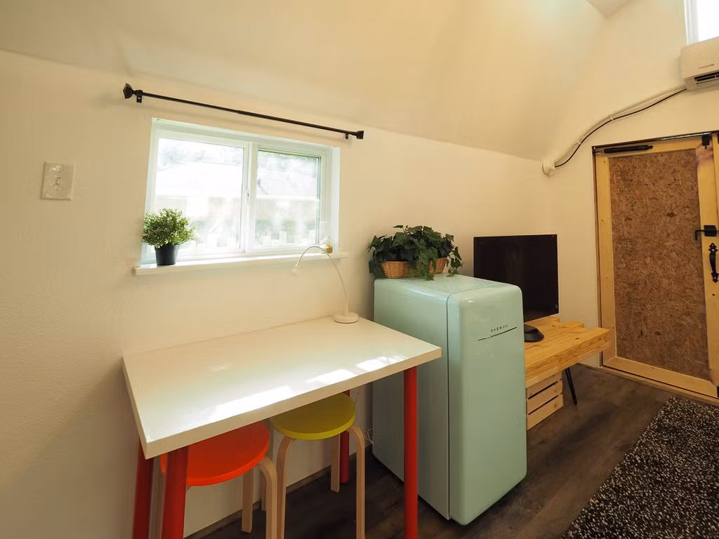 Ánh sáng luôn tràn ngập khắp căn nhà khắp mọi hướng để không giản nhỏ trở thành nơi lưu giữ kỉ niệm của cả gia đình.