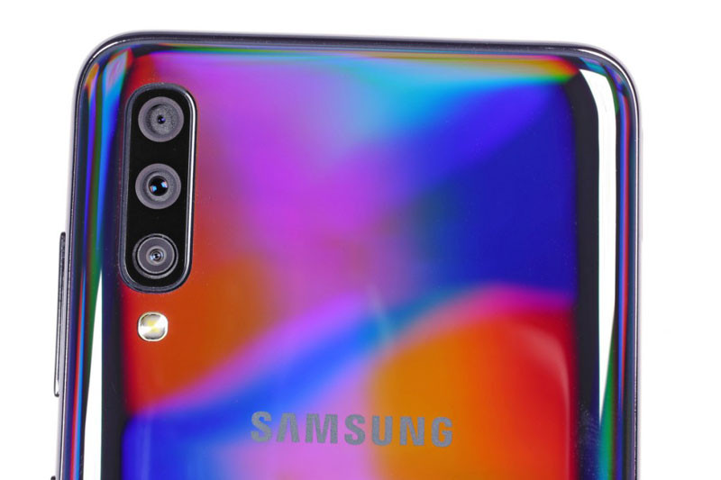 Samsung Galaxy A70 voi 3 camera sau giam gia 2 trieu dong-Hinh-4