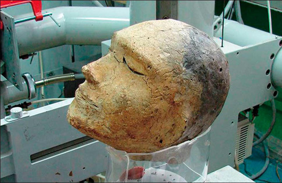 Bí ẩn hài cốt không giống người bên trong mặt nạ tử thần 2.100 tuổi Bi an hai cot khong giong nguoi ben trong mat na tu than 2.100 tuoi