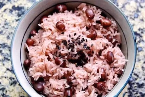 Muốn khỏe, đẹp hãy áp dụng ngay cách ăn cơm này ảnh 2 Muốn khỏe, đẹp hãy áp dụng ngay cách ăn cơm này ảnh 2