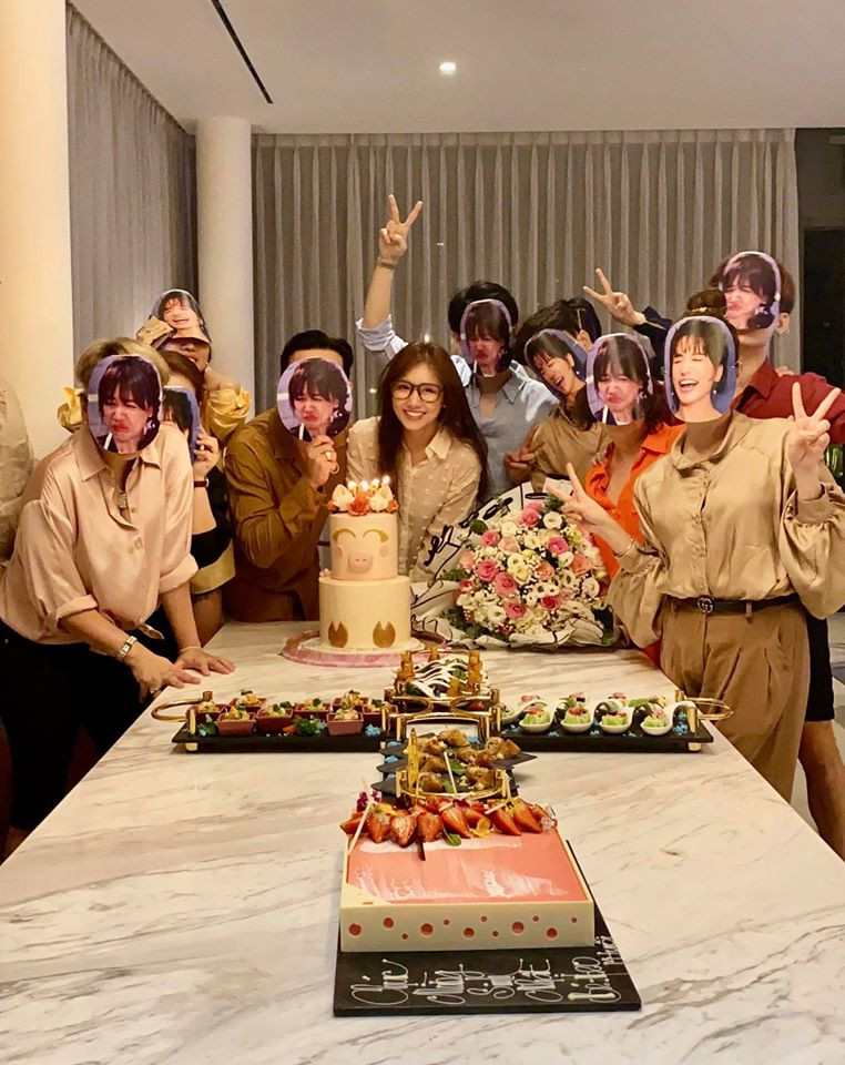 Xem Hari Won đập hộp quà sinh nhật siêu lầy - Hình 12 Xem Hari Won dap hop qua sinh nhat sieu lay-Hinh-12