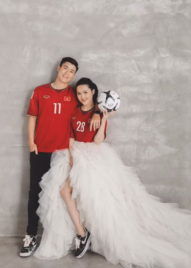 Vo Duy Manh khien dan tinh hoa mat khi khoe sam do hieu-Hinh-5