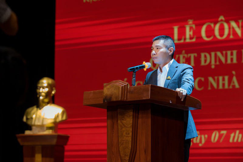 Quá khứ làm người mẫu ca nhạc của NSND Công Lý - Hình 4 Qua khu lam nguoi mau ca nhac cua NSND Cong Ly-Hinh-4