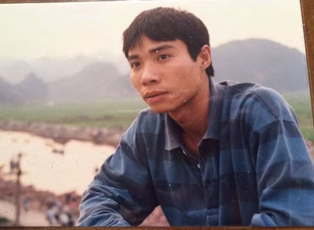 Quá khứ làm người mẫu ca nhạc của NSND Công Lý - Hình 2 Qua khu lam nguoi mau ca nhac cua NSND Cong Ly-Hinh-2