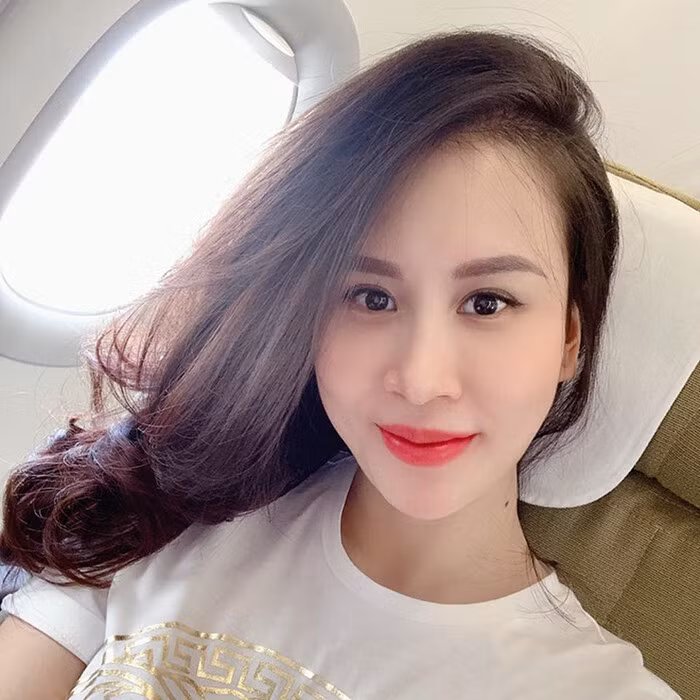 Đến tháng 5 năm nay, Ngọc Hương đã về dáng với số cân nặng đáng ngưỡng mộ 49,5 kg. Có thể thấy, so với thời con gái, sắc vóc hiện tại của cô không có nhiều thay đổi. Thậm chí, bà xã Thành Trung còn được nhận xét là quyến rũ và nhuận sắc hơn hẳn.