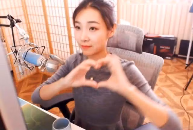 Co bang thac si DH danh tieng nhung chon tro thanh mot streamer-Hinh-4