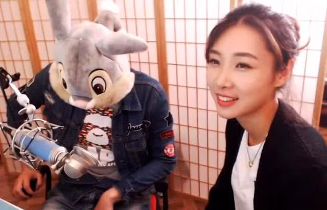 Co bang thac si DH danh tieng nhung chon tro thanh mot streamer-Hinh-5