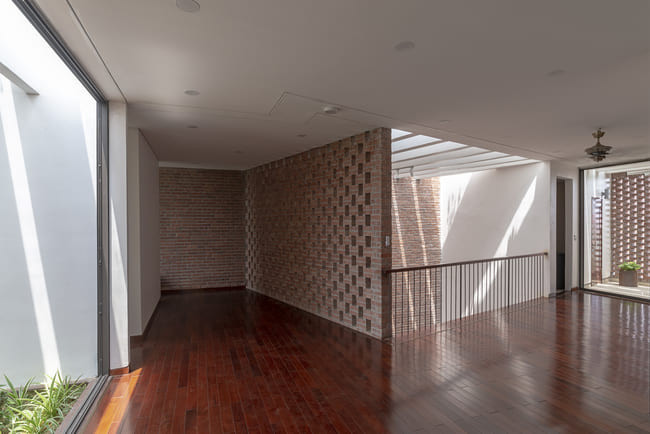 Xay hang dong giua pho ai cung tram tro vi kien truc la-Hinh-13