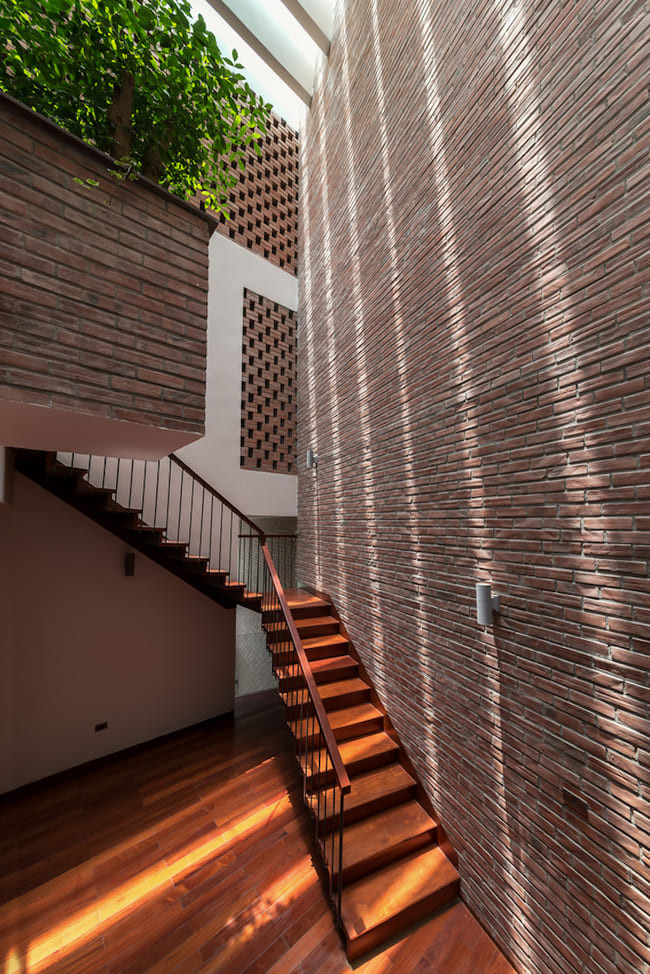 Xay hang dong giua pho ai cung tram tro vi kien truc la-Hinh-15