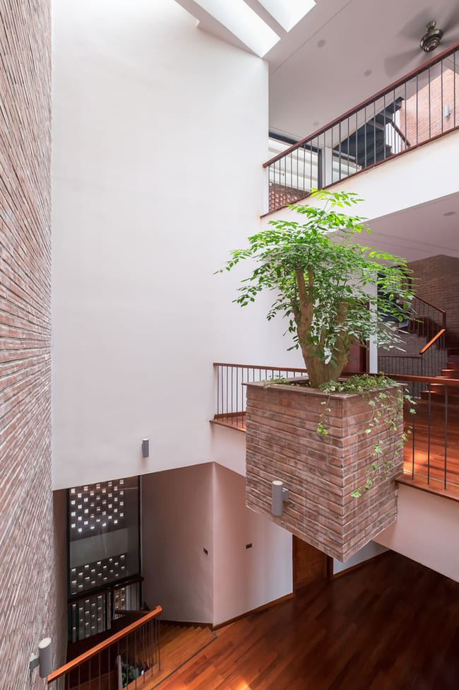 Xay hang dong giua pho ai cung tram tro vi kien truc la-Hinh-14