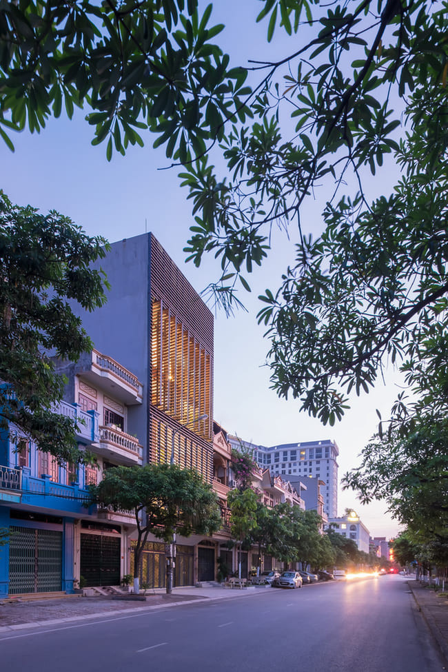 Xay hang dong giua pho ai cung tram tro vi kien truc la-Hinh-3