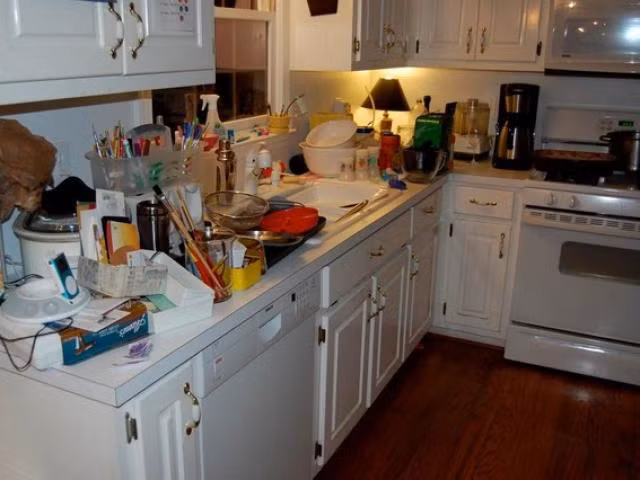 Dich Covid-19 lan nhanh, giup viec dua nhau xin nghi