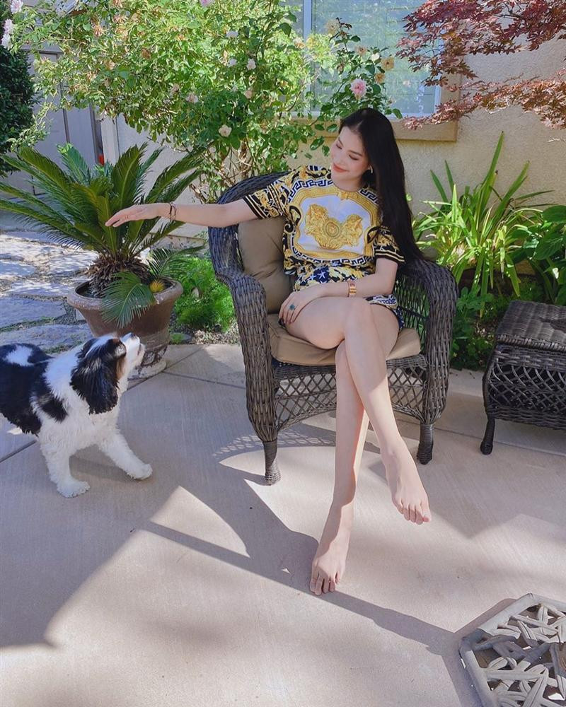 Pham Huong dung han lam Vlog sau nhieu lan bi 'nem da'?-Hinh-3