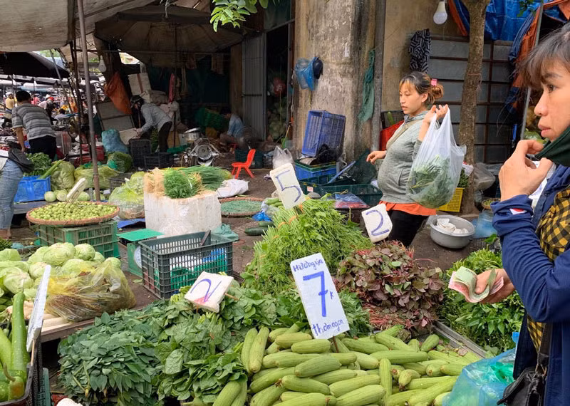 Mua 10.000 dong du rau xanh an ca ngay cho gia dinh