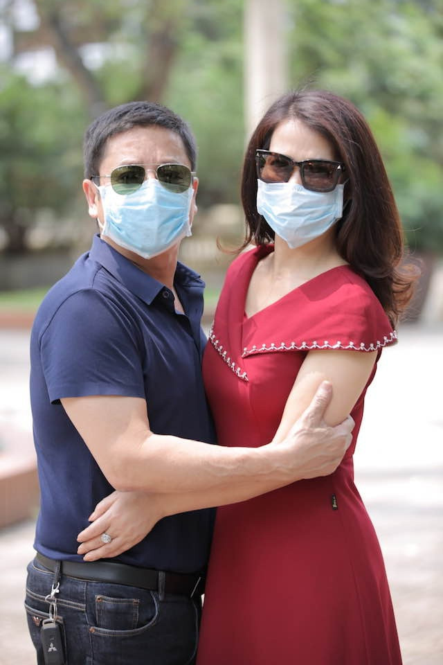 NSUT Chi Trung buc xuc khi dan mang thi nhau reo ten vo cu