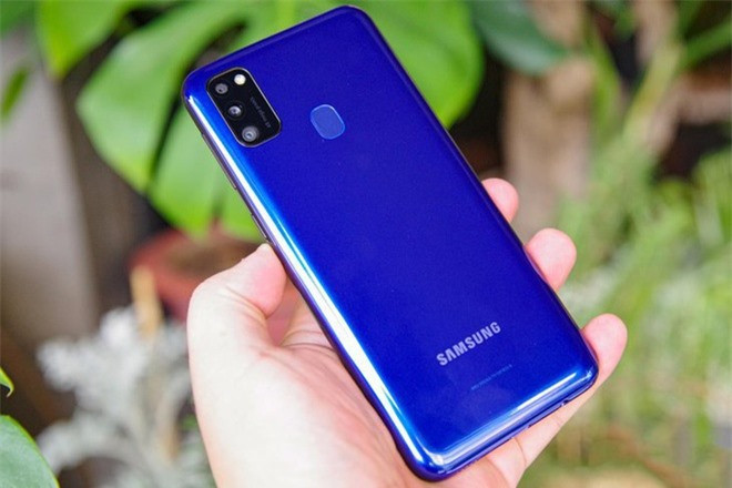 Smartphone giá rẻ sở hữu màn hình lớn, pin khỏe ảnh 1