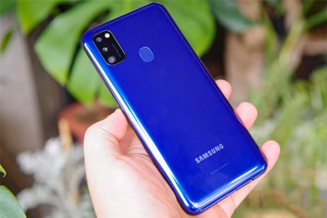 Smartphone giá rẻ sở hữu màn hình lớn, pin khỏe ảnh 1