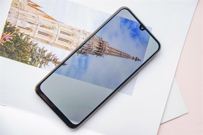 Smartphone gia re co man hinh lon anh 2