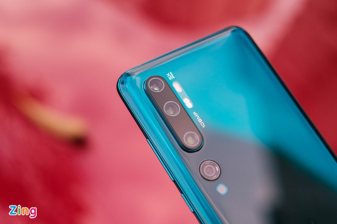  Xiaomi Mi Note 10 Pro chính hãng đang bán với giá 14 triệu đồng. Đây là smartphone đầu tiên được trang bị camera với độ phân giải 108 MP. Hệ thống 5 camera của máy bao gồm một ống kính chính 108 MP, camera góc siêu rộng 20 MP, ống kính tele 2x 12 MP, ống tele 5x 5 MP và camera macro 2 MP.
