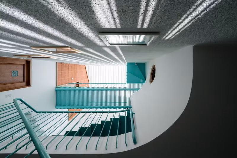 Ngam ngoi nha ong co khong gian chong lop giua long Sai Gon-Hinh-12