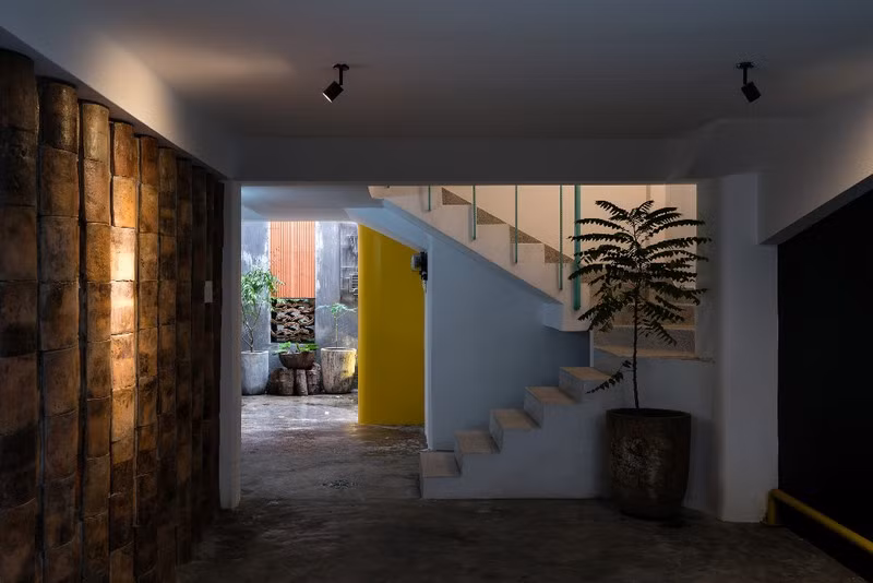 Ngam ngoi nha ong co khong gian chong lop giua long Sai Gon-Hinh-5