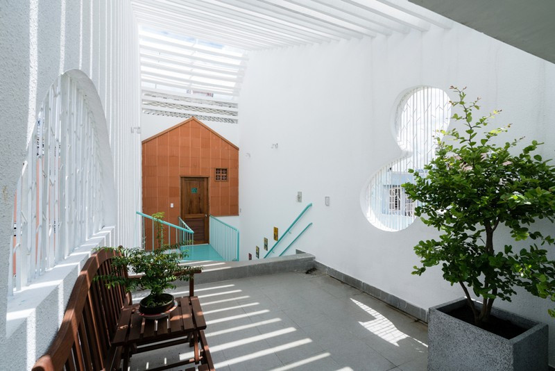 Ngam ngoi nha ong co khong gian chong lop giua long Sai Gon-Hinh-9