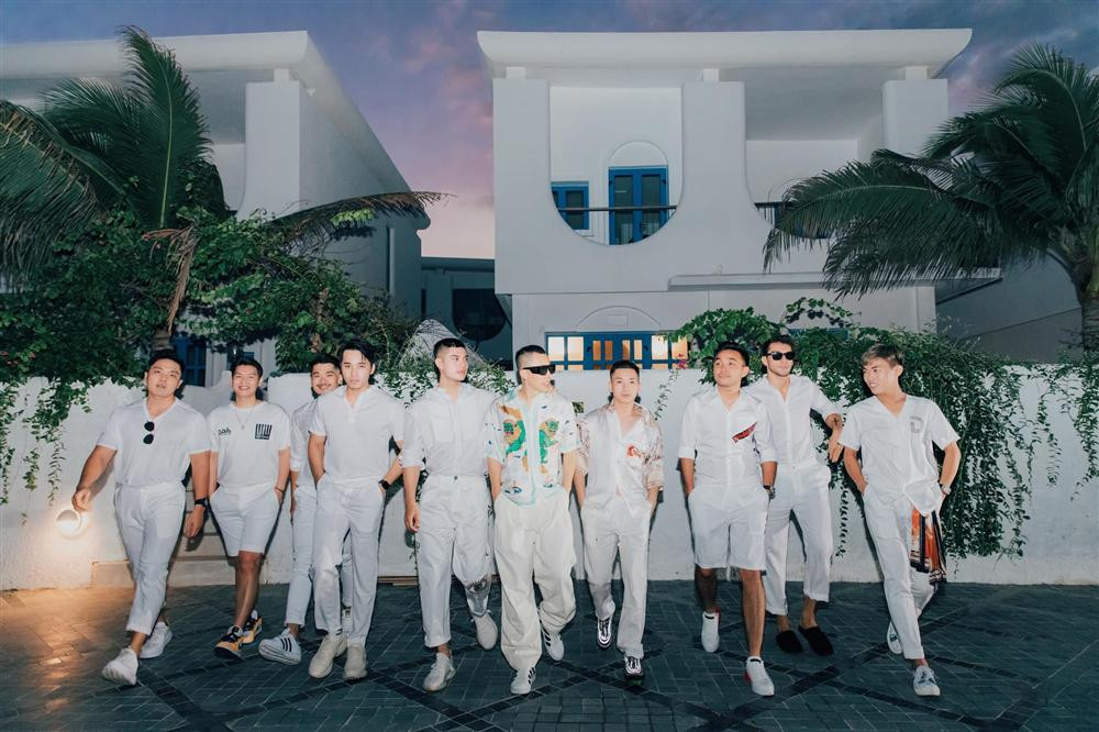 Vu Khac Tiep bi canh bao khi dan doi quan hung hau di quay-Hinh-4