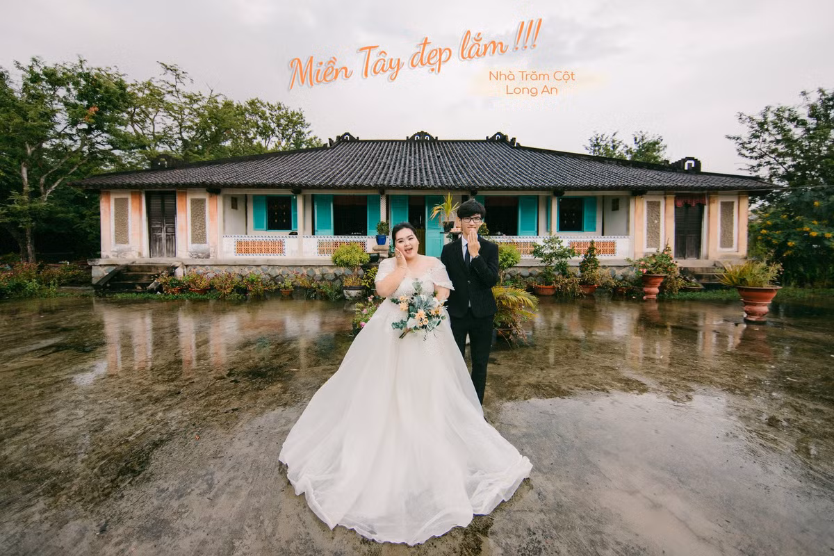 Để lưu giữ lại khoảnh khắc đáng nhớ, cô dâu Trần Anh Thi (sinh năm 1996, Cần Thơ) và chú rể Duy Phương (sinh năm 1995, TP.HCM) đã mất 4 ngày đi hết 13 tỉnh thành miền Tây thực hiện bộ ảnh cưới đặc biệt.