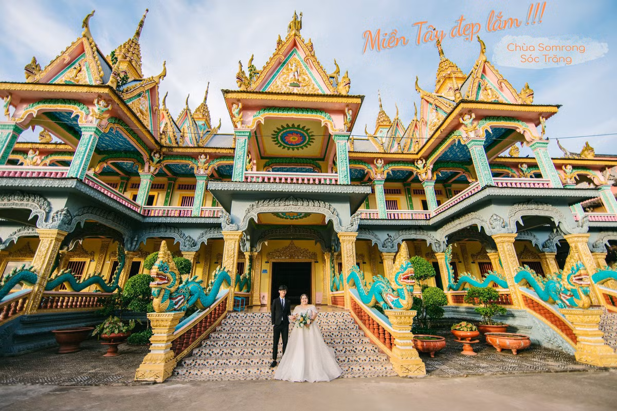 Cô dâu 24 tuổi tâm sự trước khi bắt đầu tình yêu rào cản lớn nhất của họ là sự cách biệt về ngoại hình và khoảng cách địa lý. Cả hai phải suy nghĩ rất kỹ rồi mới bắt đầu mối quan hệ. Nhận lời trở thành bạn gái chàng trai Sài thành, Anh Thi gặp không ít lời dị nghị, bàn ra tán vào. Tuy nhiên, cô luôn nhận được sự ủng hộ, yêu thương chiều chuộng của nửa còn lại.