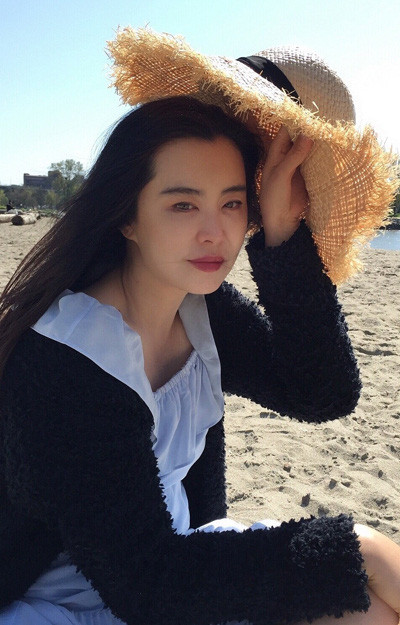 "Đệ nhất mỹ nhân Châu Á" bị lừa tình cay đắng giờ ra sao? - Hình 11 "Đệ nhất mỹ nhân Châu Á" bị lừa tình cay đắng giờ ra sao? ảnh 11