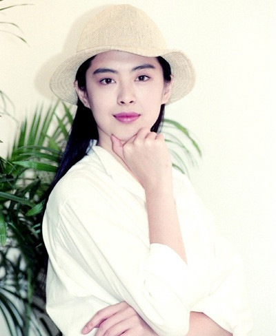 "Đệ nhất mỹ nhân Châu Á" bị lừa tình cay đắng giờ ra sao? - Hình 2 "Đệ nhất mỹ nhân Châu Á" bị lừa tình cay đắng giờ ra sao? ảnh 2