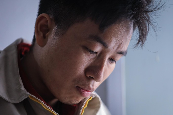 Mồ hôi lấm chấm trên mặt. Chúng tôi tập trung hoàn thành công việc nhanh rồi rời đi, hầu như không có phút nghỉ ngơi.