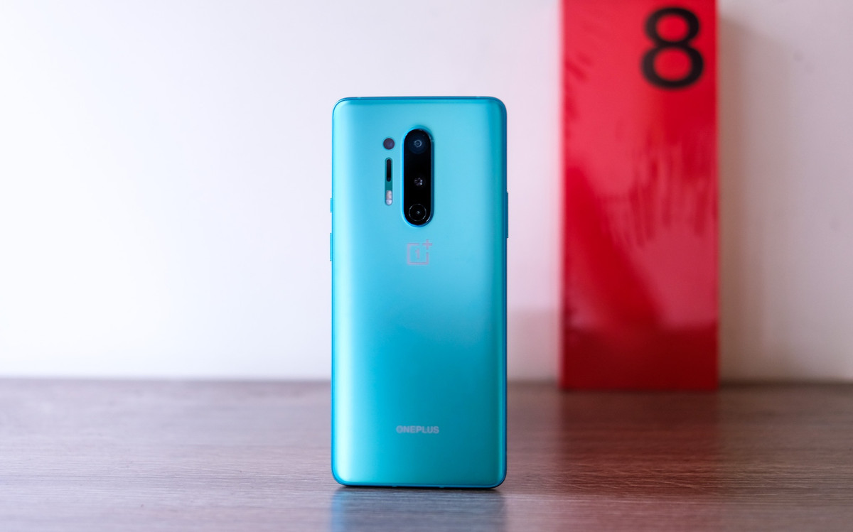  OnePlus 8 Pro cũ đang được chào bán với giá 13 triệu đồng. Smartphone của OnePlus có màn hình tần số quét 120 Hz, kích thước 6,78 inch, độ phân giải 2K. Máy dùng con chip Snapdragon 865, RAM 12 GB, bộ nhớ trong 256 GB và viên pin có dung lượng 4.510 mAh, tích hợp công nghệ sạc nhanh Warp Charge 30 W.
