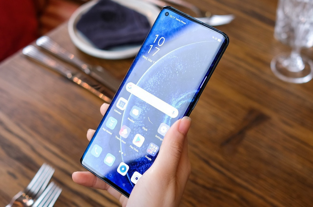  Oppo Find X2 ra mắt tại Việt Nam vào tháng 3, giá 24 triệu đồng. Hiện tại, máy qua sử dụng có giá 13 triệu đồng. Sản phẩm sở hữu màn hình 6,78 inch, độ phân giải QHD+, tần số quét 120 Hz. Cấu hình của Find X2 gồm chip Snapdragon 865, RAM 12 GB cùng bộ nhớ trong 256 GB.
