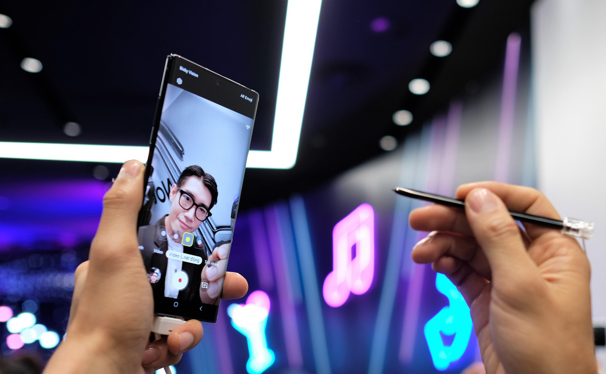 Bên cạnh đó, Galaxy Note10+ là lựa chọn hợp lý dành cho những người dùng yêu thích bút S Pen để ghi chú, vẽ. Hệ thống camera của máy gồm camera chính 12 MP, ống kính góc siêu rộng 16 MP, camera tele 12 MP và cảm biến ToF.