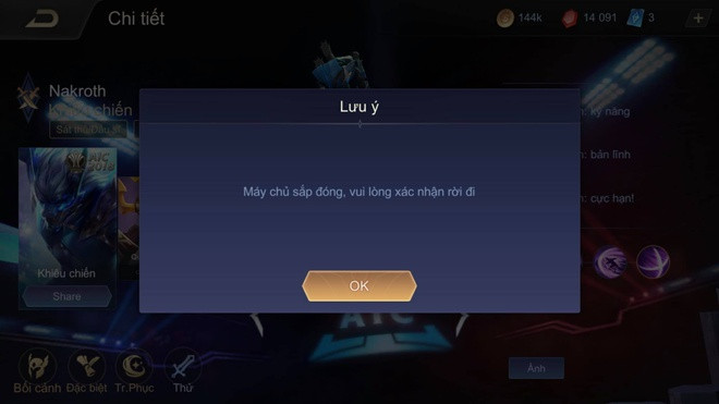 Dòng thông báo đóng cửa máy chủ ngay trong đêm của nhà phát hành. 40 phút sau khi lỗi xảy ra, máy chủ Mặt Trời đã bị khóa. Trên trang hỗ trợ sản phẩm, Garena cho biết đã ghi nhận tình trạng lỗi. "Hội đồng đang kiểm tra và sẽ thu hồi vật phẩm trong thời gian sớm nhất. Rất cảm ơn các kiện tướng đã thông cảm cho sự bất tiện này", nội dung phần thông báo cho biết. Đến sáng cùng ngày, tất cả số quà trên đã bị thu hồi lại. Trả lời Zing, đại diện Garena Việt Nam cho biết đây là lỗi gửi vật phẩm quá hạn cho người chơi từ sự kiện 26/7 trước đó. "Đây không phải quà từ sự kiện mới. Chúng tôi cũng không có sự kiện Lễ độc thân 11/11 như nhiều người nhầm tưởng. Những vật phẩm này đang được thu hồi", người đại diện này cho biết.