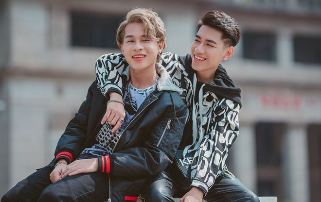 Khi bắt đầu hợp tác vào đầu năm 2019, Jack và K-ICM luôn nhắc đến nhau là người bạn thân nhất. Không chỉ đồng hành trong âm nhạc, họ còn ở chung nhà và đi đâu cũng có nhau. Jack từng chia sẻ anh chưa chơi thân với ai như vậy. Tuy nhiên, đến cuối năm, bộ đôi bất ngờ tan rã cùng những lùm xùm xung quanh. Trong bài phỏng vấn với Zing vào đầu năm 2020, K-ICM cho biết từ khi Jack rời đi, cả hai không còn nói chuyện. Nếu có cơ hội gặp lại, anh vẫn muốn ôm người bạn cũ một lần và hỏi thăm sức khỏe.