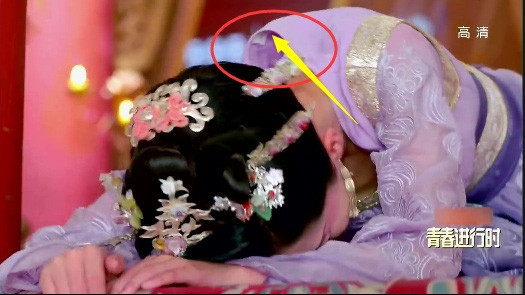 Lỗi phục trang ngớ ngẩn trong phim cổ trang Trung Quốc - Hình 6 Loi phuc trang ngo ngan trong phim co trang Trung Quoc-Hinh-6