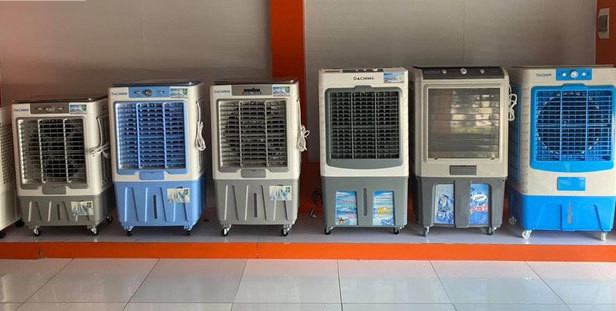 Quat dieu hoa giam gia cuc hoi, co chiec re ngang quat dien