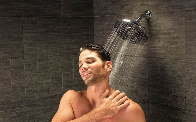 Những lưu ý khi tắm gội ngày nắng nóng, cẩn thận kẻ đột tử - Hình 2 Nhung luu y khi tam goi ngay nang nong, can than ke dot tu-Hinh-2