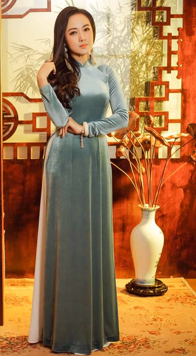 BTV Thoi su Hoai Anh bao nam gan voi chiec ao dai-Hinh-9