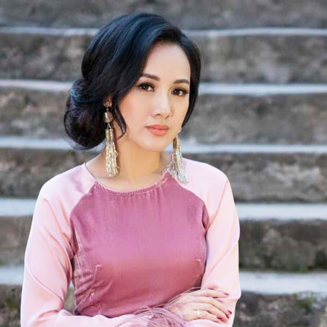 BTV Thời sự Hoài Anh bao năm gắn với chiếc áo dài - Hình 3 BTV Thoi su Hoai Anh bao nam gan voi chiec ao dai-Hinh-3